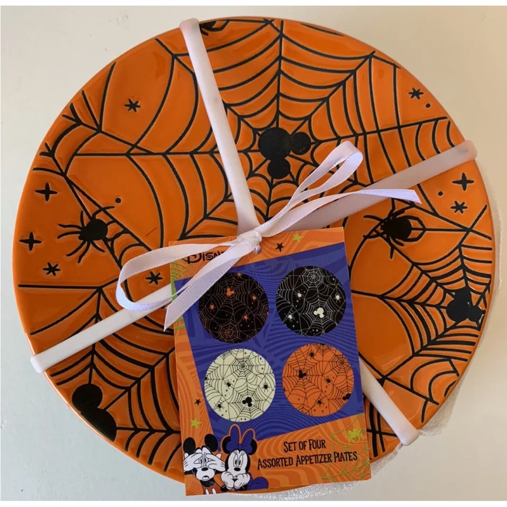 Set of 4 Mickey Mouse Assorted Halloween Spider Webs Appetizer Dessert Plates 6"